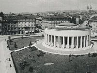 Trg kralja Petra (današnji Trg žrtava fašizma) oko 1937.-1938. godine, Meštrovićev paviljon